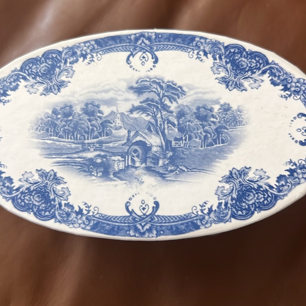 🧹Clearance || Brownlow Gift Box - Kensington Blue. 4.5” long; 3” wide; 2.5” tall - Picture 4 of 4